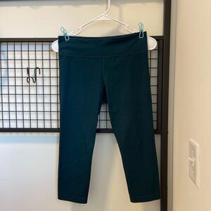 NWOT | Under Armour women’s capri‎ leggings — small/medium